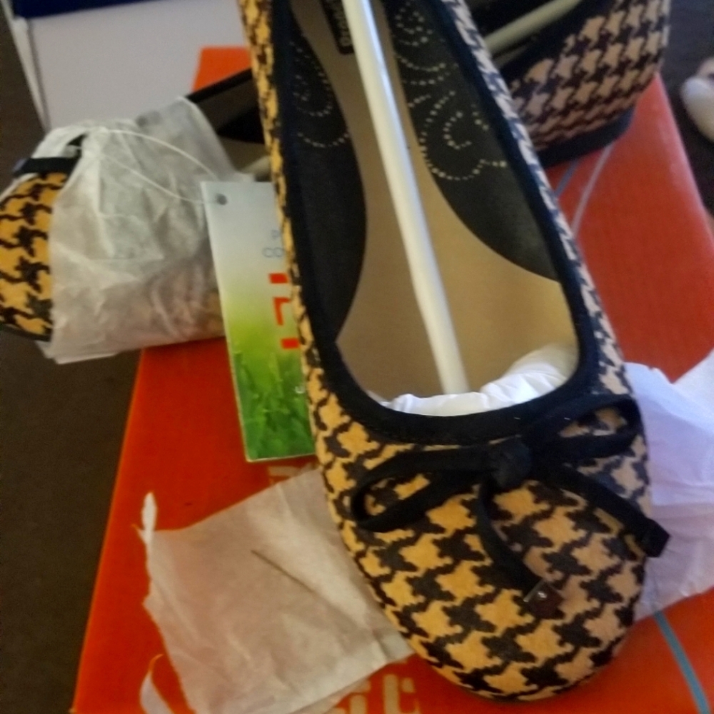 Shoes - Picture 4 of 4